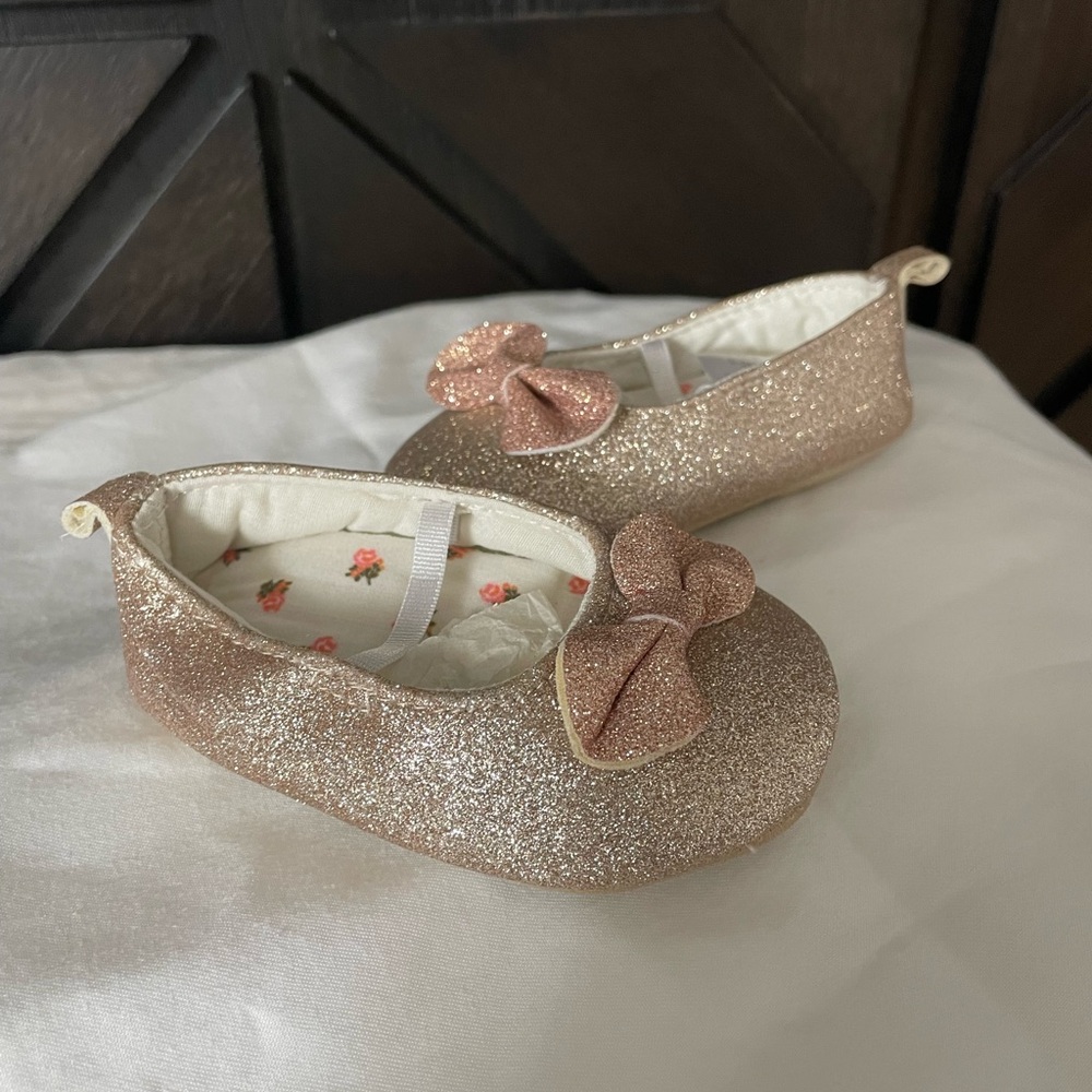 Sz 0-3 mo Just One You by Carter’s Glittery Rose Gold Baby Shoes w/bow